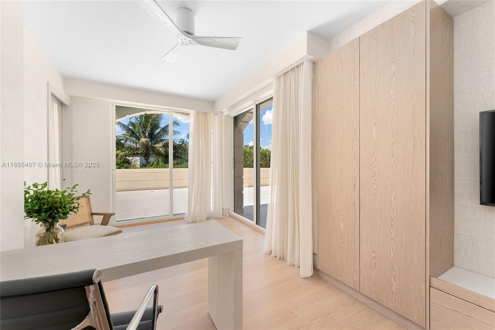 FISHER ISLAND - Residential