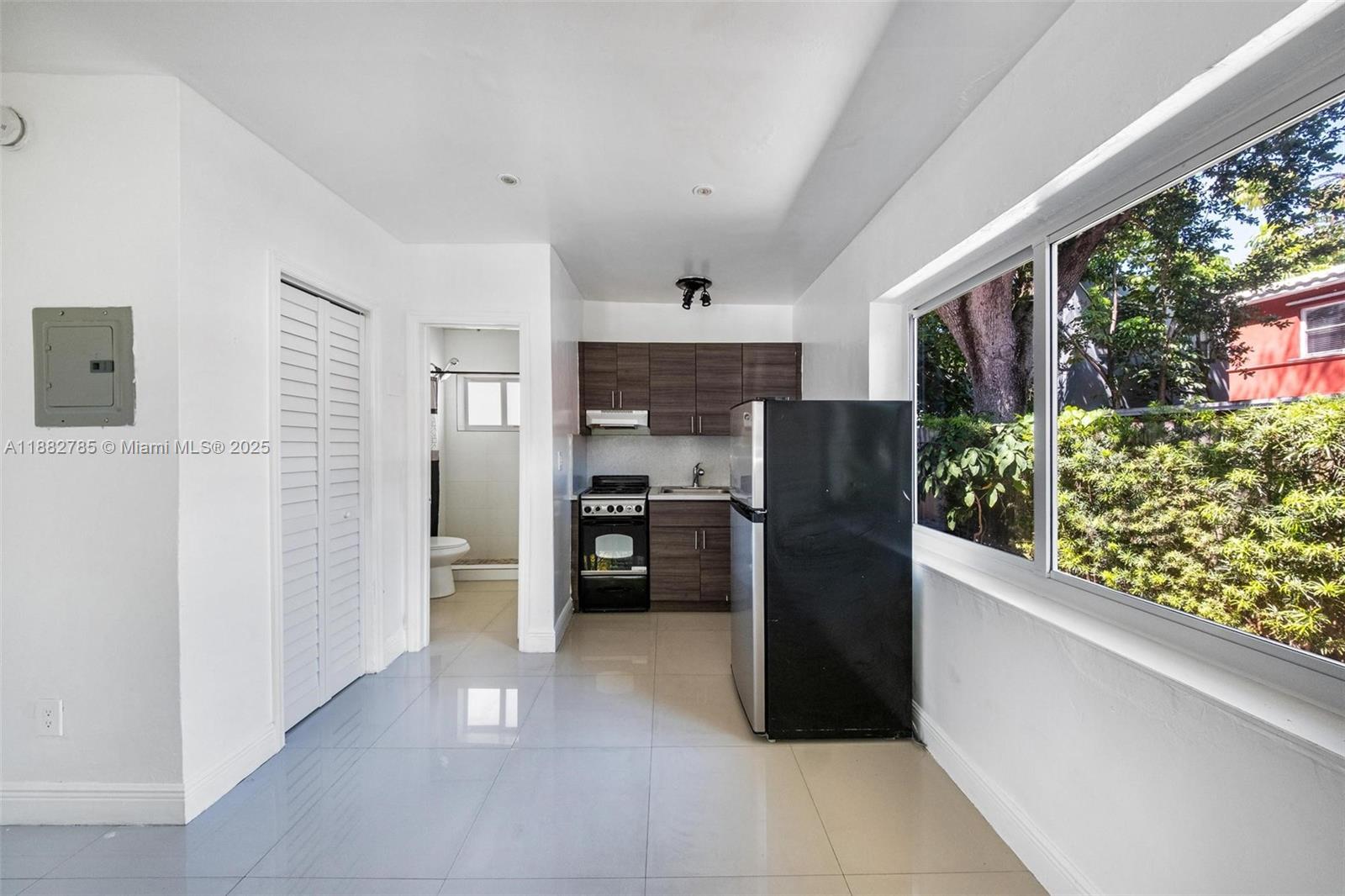 LEMON CITY WHITES - Residential Lease