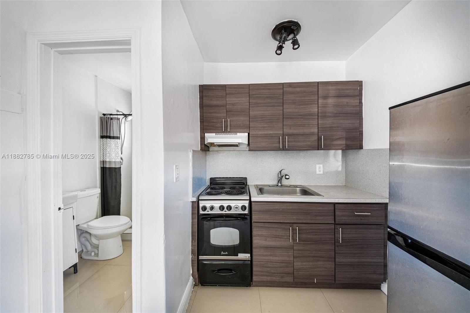 LEMON CITY WHITES - Residential Lease