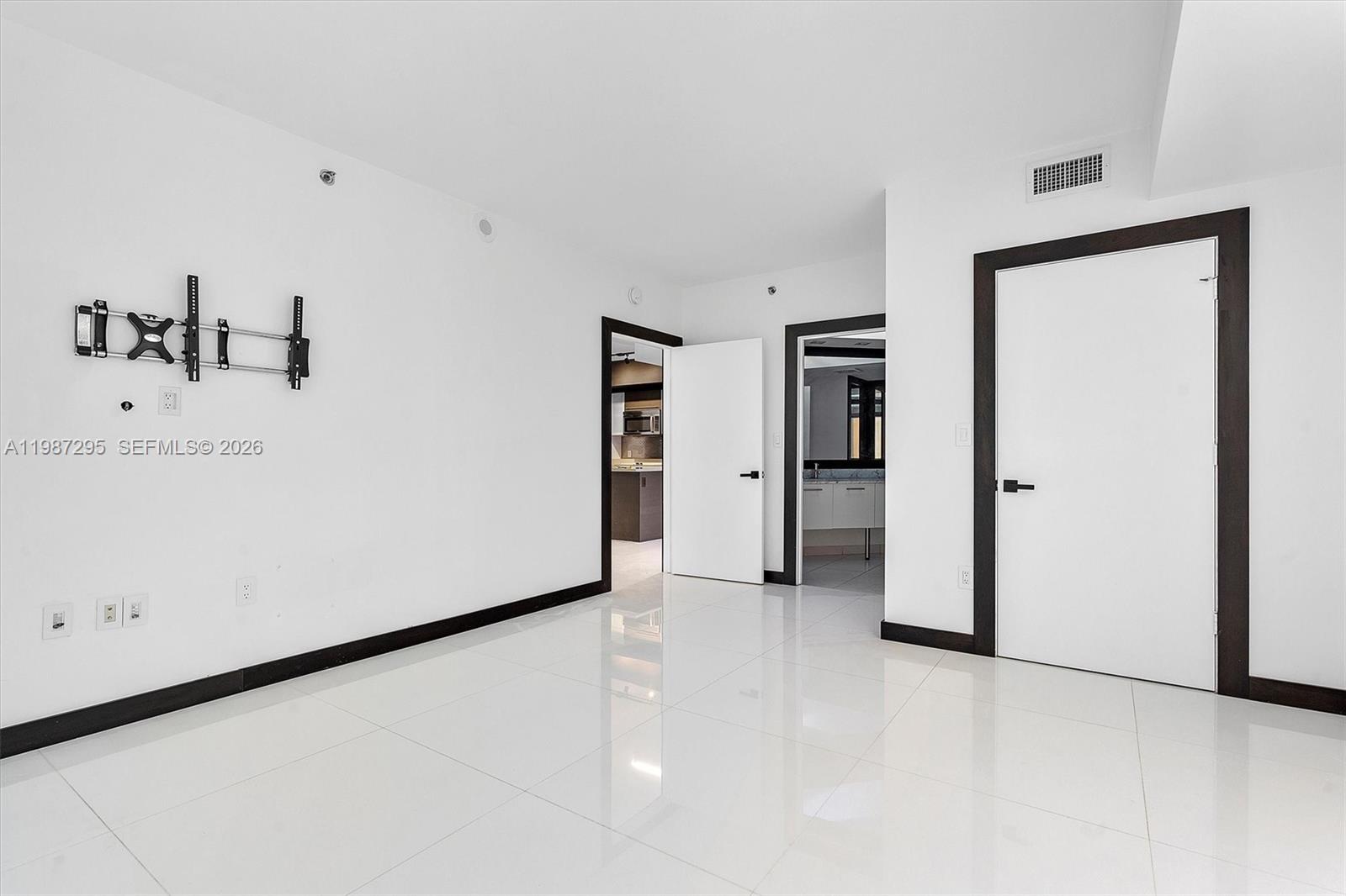 500 BRICKELL WEST CONDO - Residential Lease