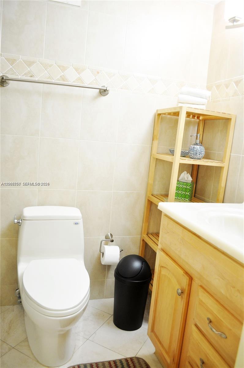 THE DECOPLAGE CONDO - Residential Lease