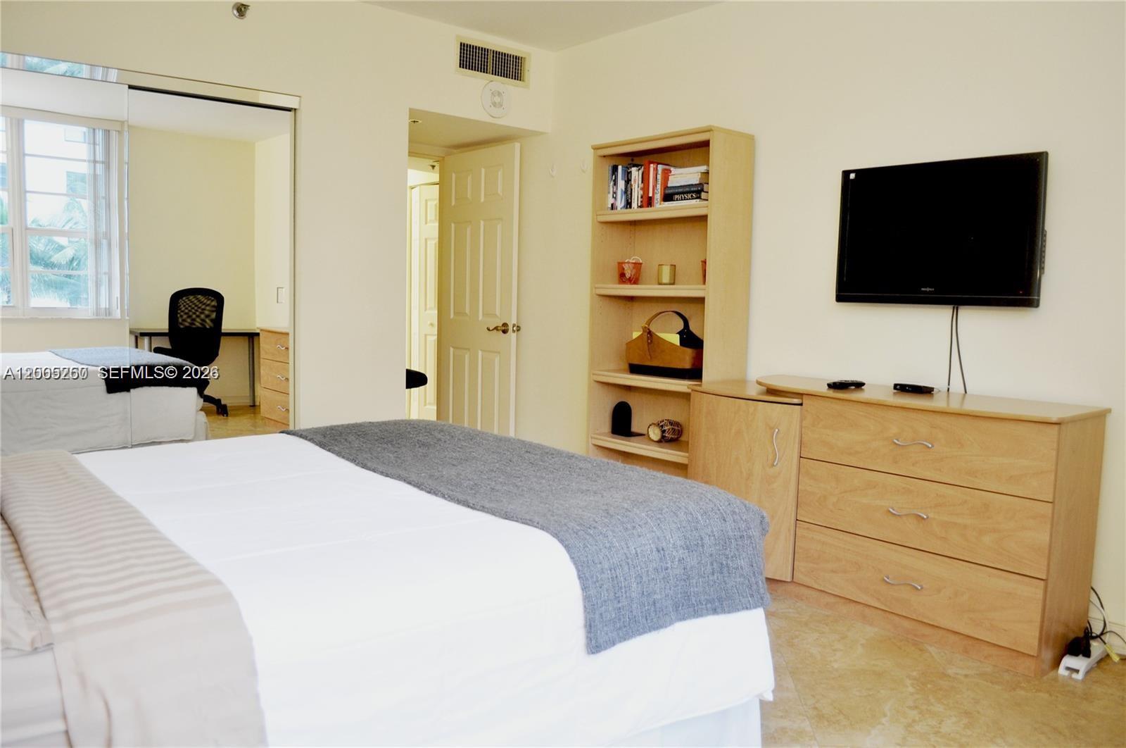 THE DECOPLAGE CONDO - Residential Lease