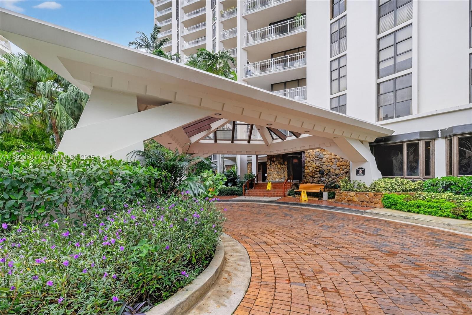 TOWERS OF QUAYSIDE CONDO - Residential Lease