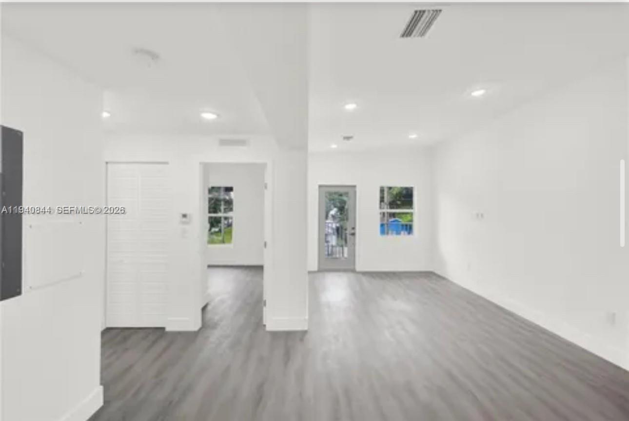 LIBERTY CITY - Residential Lease