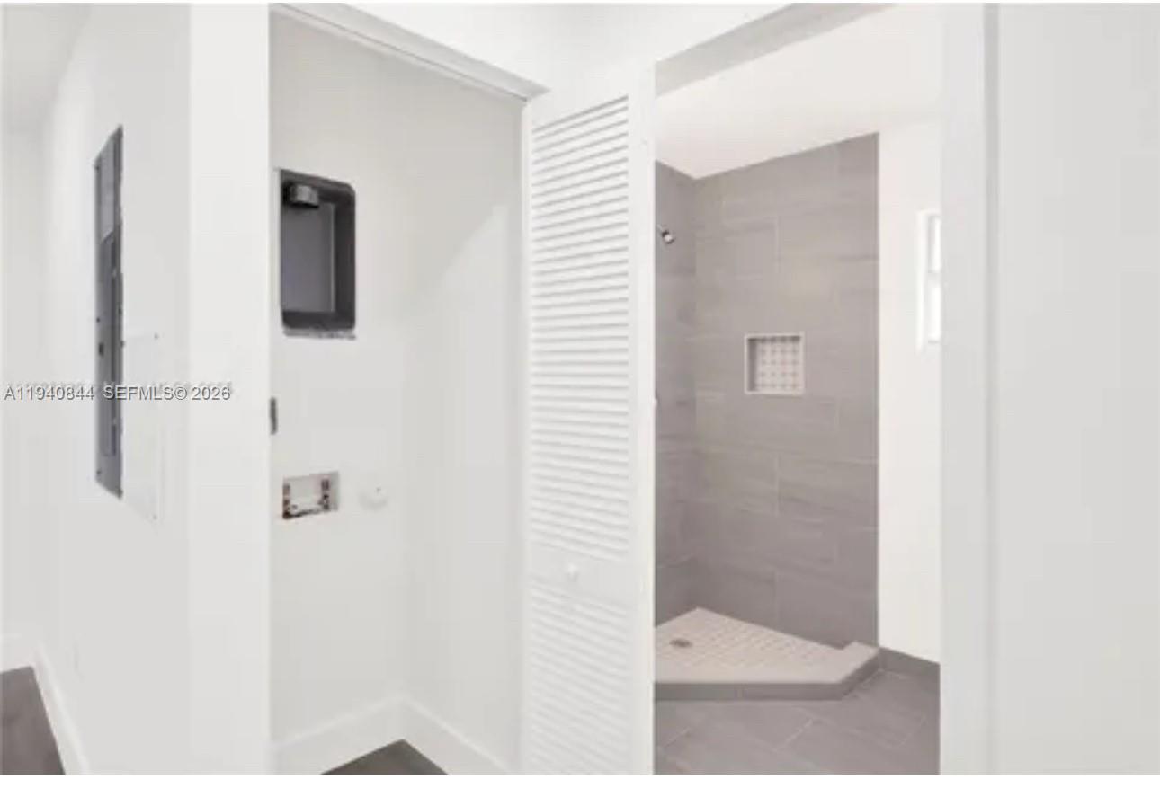 LIBERTY CITY - Residential Lease