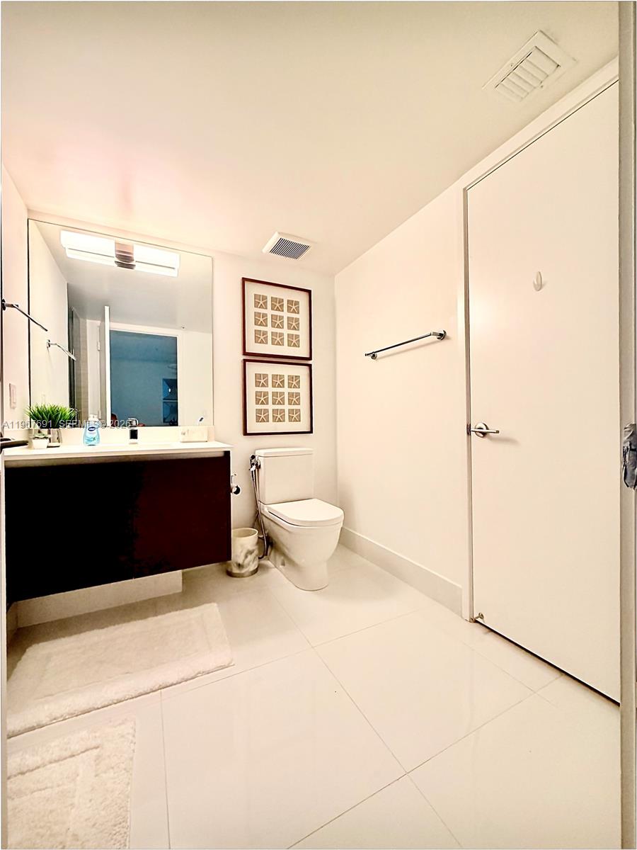 PARQUE TOWERS CONDO - Residential