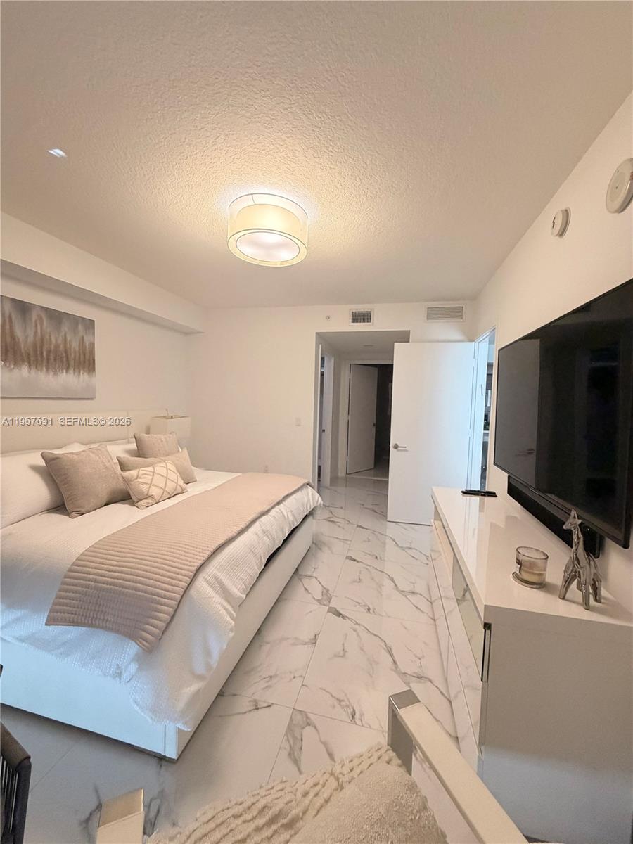 PARQUE TOWERS CONDO - Residential