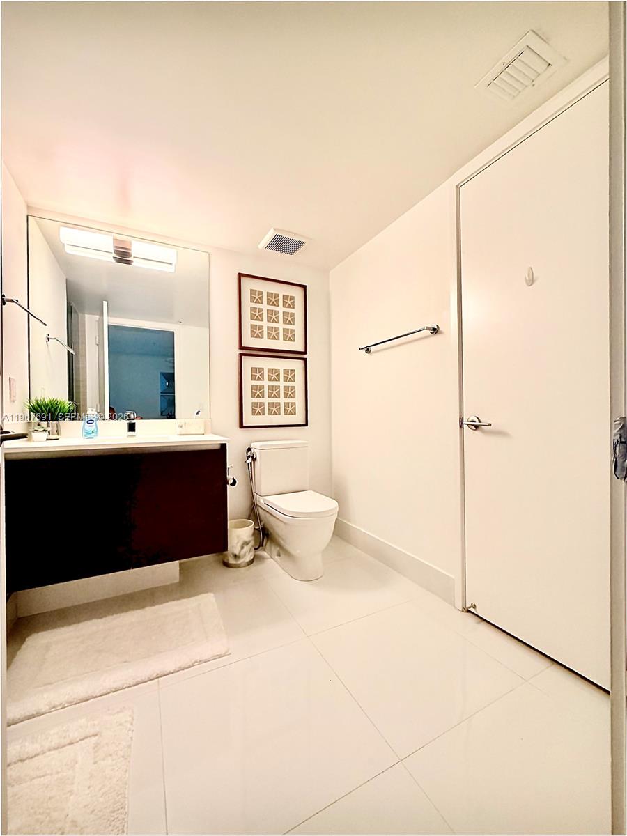 PARQUE TOWERS CONDO - Residential