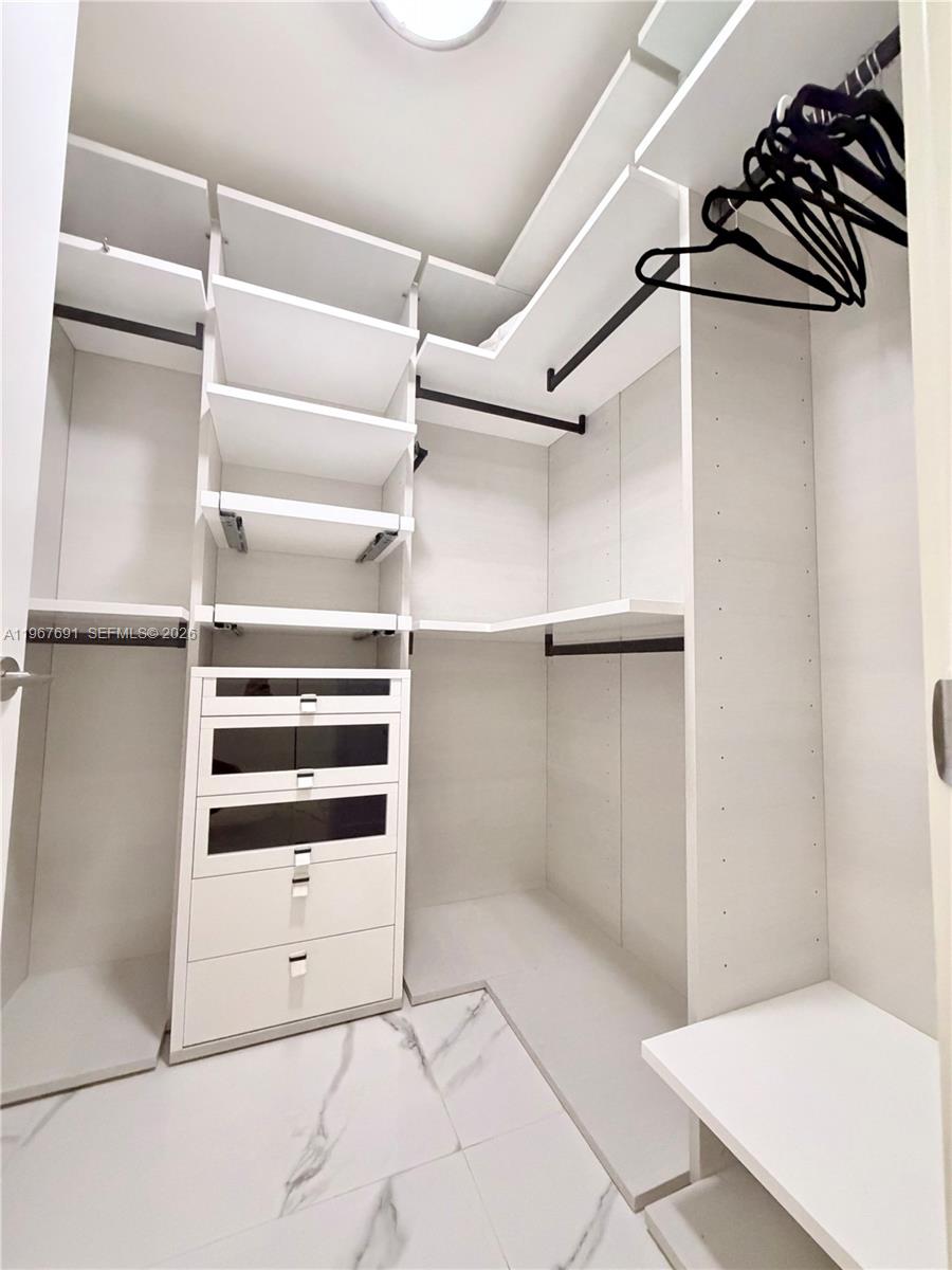 PARQUE TOWERS CONDO - Residential