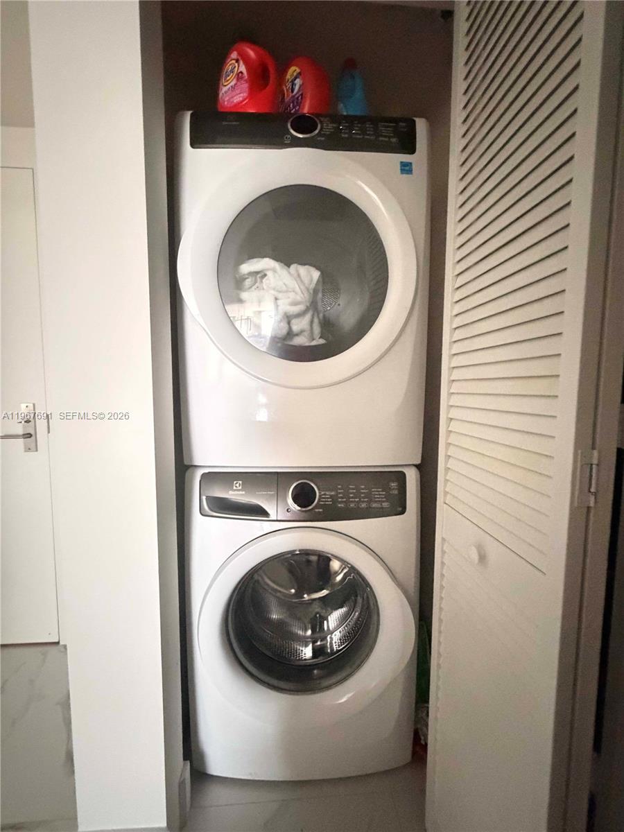 PARQUE TOWERS CONDO - Residential