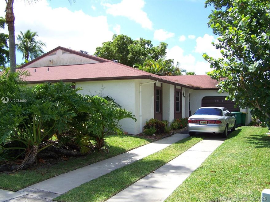 CONVENTIONAL FINANCE ONLY.  Beautiful 2 BR/2 BA villa in peaceful community of (all ages) Waterside!  This updated villa boasts: vaulted ceilings, remodeled kitchen with dark wood cabinets and granite countertops! Hi-hats for added light!  Tranquil views of wide canal from living areas, kitchen and spacious screened back patio!  Attached 1 car garage.  Full size washer/dryer in villa. Ceramic tile floors thru-out, updated bathrooms, shower/tub combo in master bathroom, shower stall in guest bath.  HOA screening can take up to 30 days so plan your close date accordingly. Community pool steps away! Pet friendly community. No aggressive breeds.  DO NOT DISTURB TENANTS!  APPOINTMENT ONLY!  MASKS MUST BE WORN FOR ACCESS. Tenants are month to month. HOA covers roof repairs/maintenance/pool.