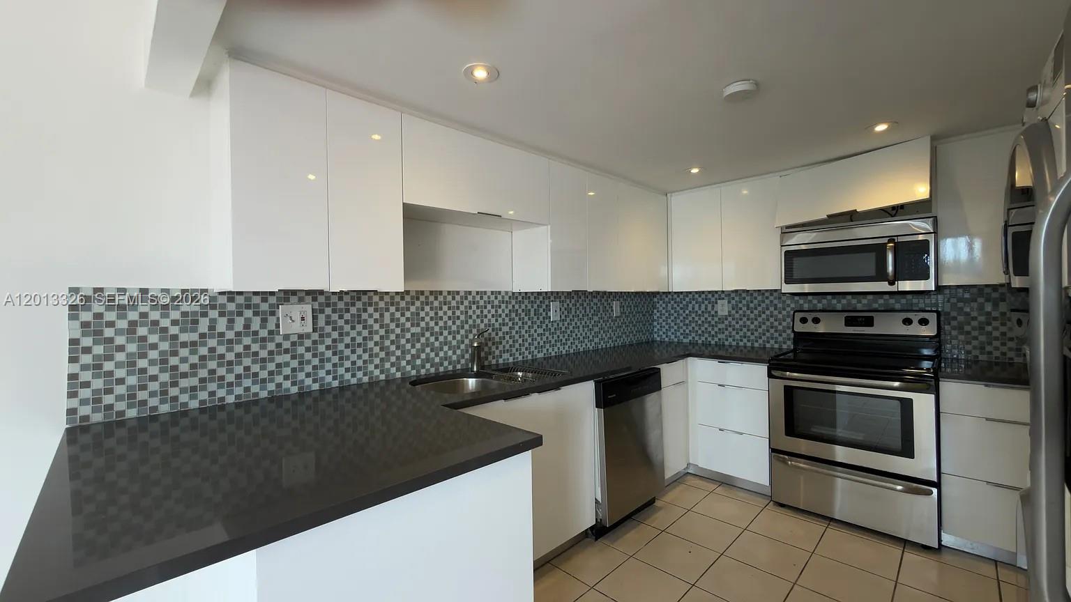 LAGUNA CONDO - Residential Lease