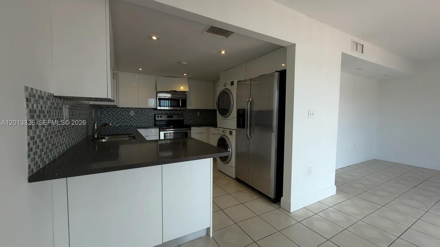 LAGUNA CONDO - Residential Lease