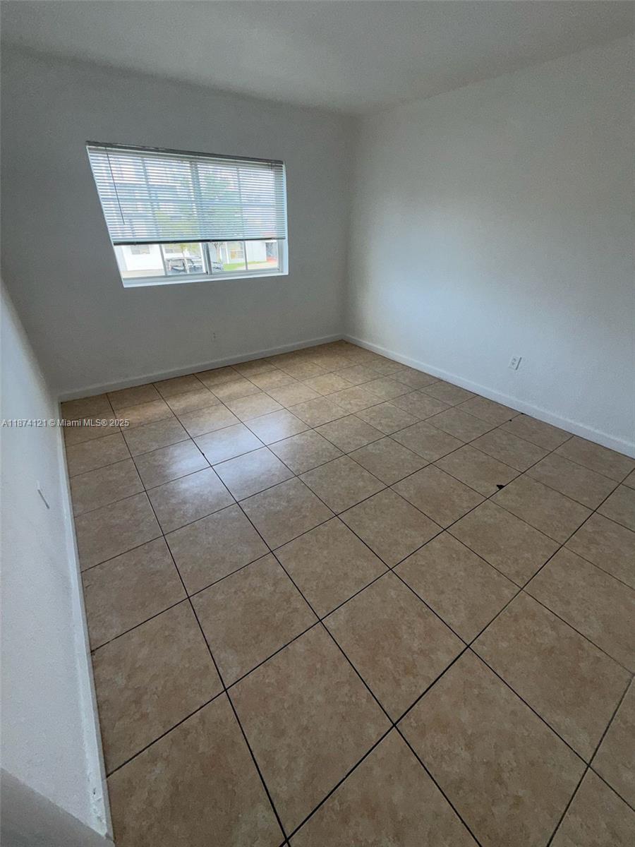 THE WHITE HOUSE CONDO - Residential