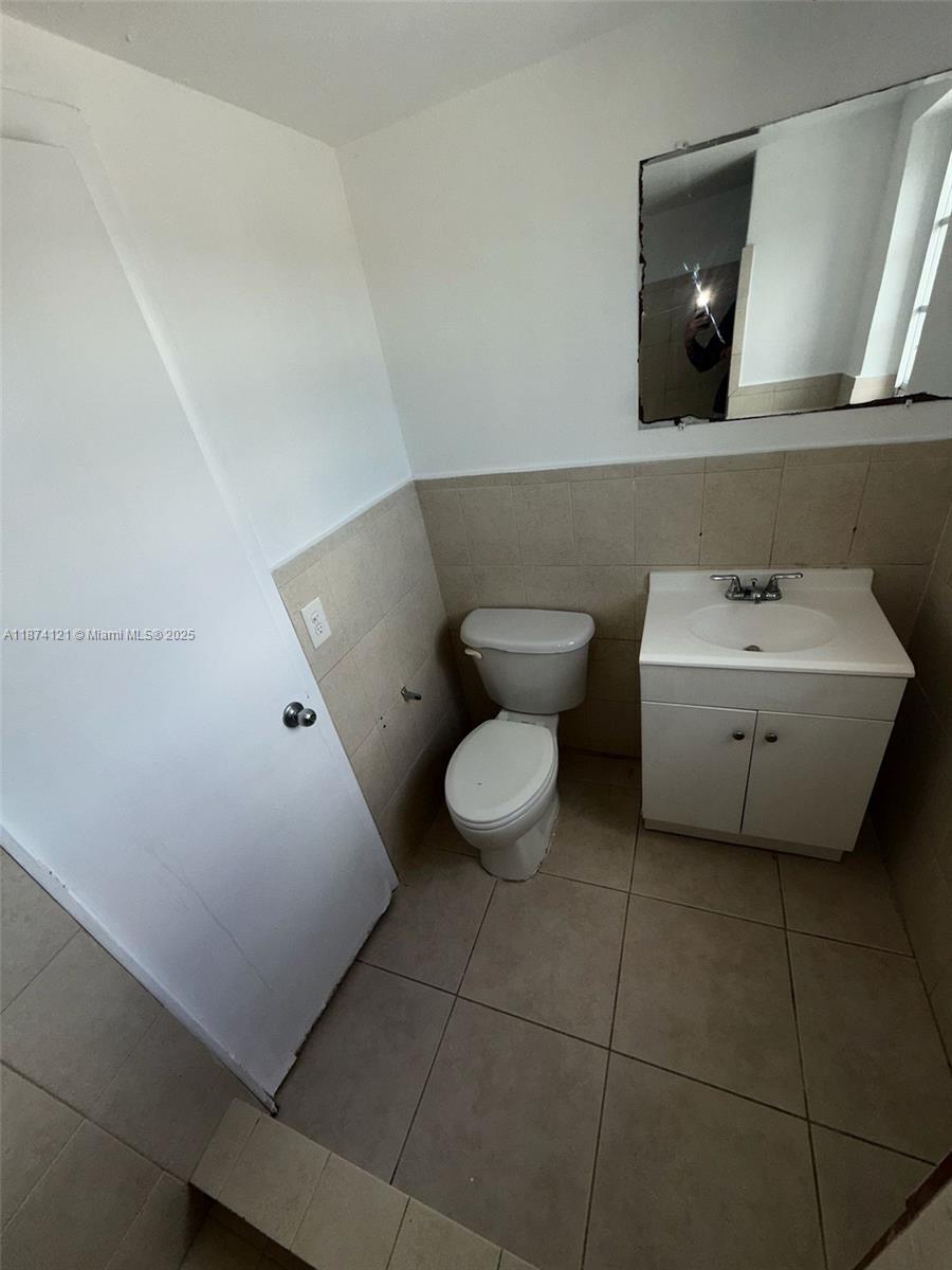 THE WHITE HOUSE CONDO - Residential