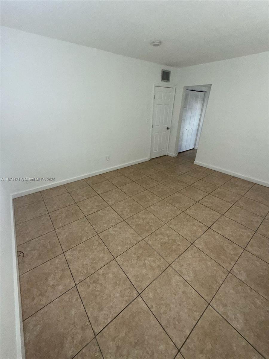 THE WHITE HOUSE CONDO - Residential