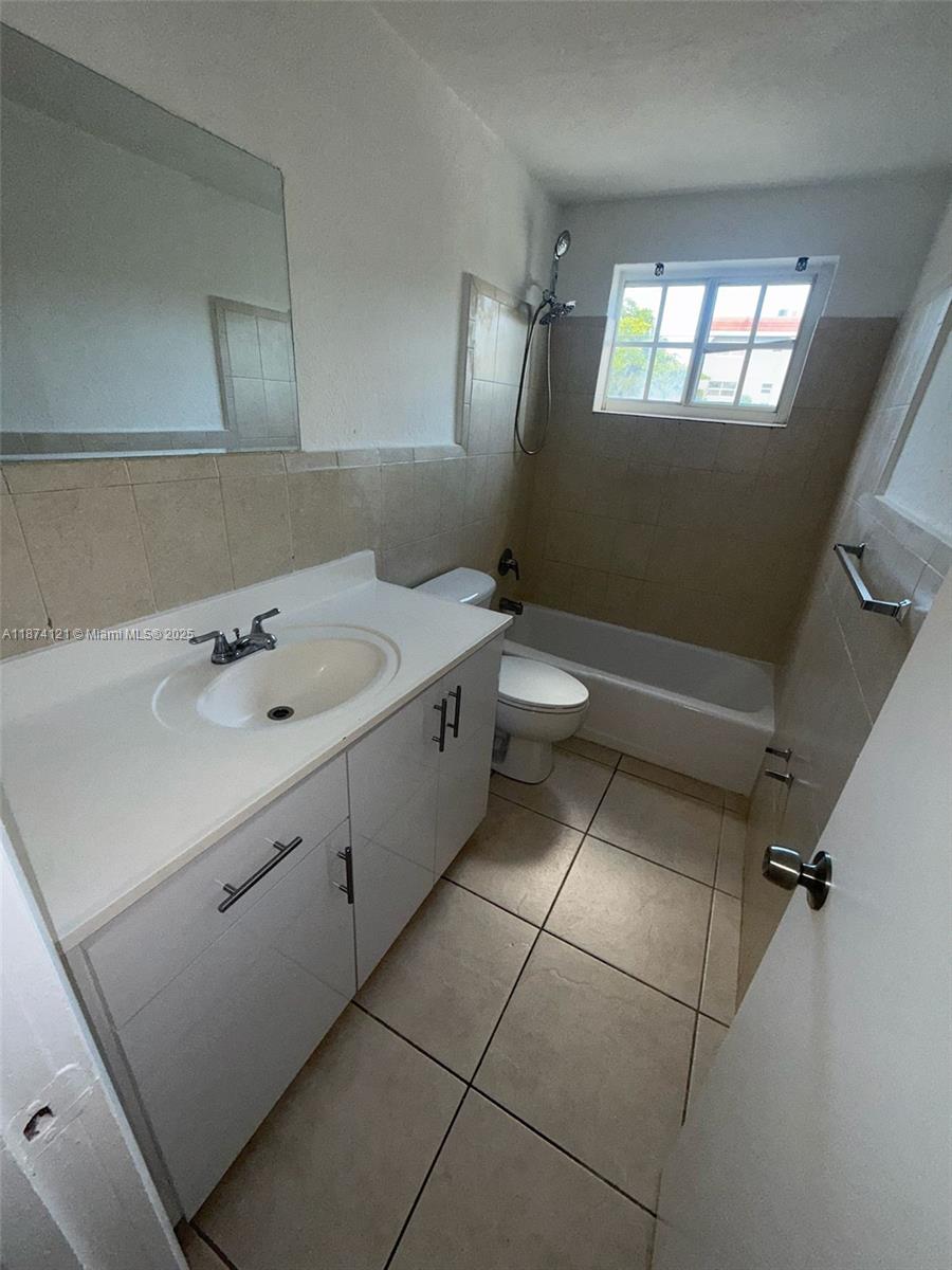 THE WHITE HOUSE CONDO - Residential