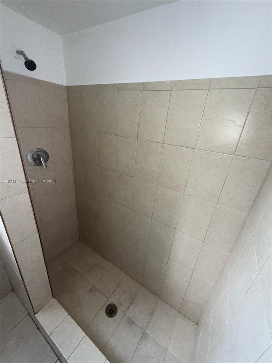 THE WHITE HOUSE CONDO - Residential