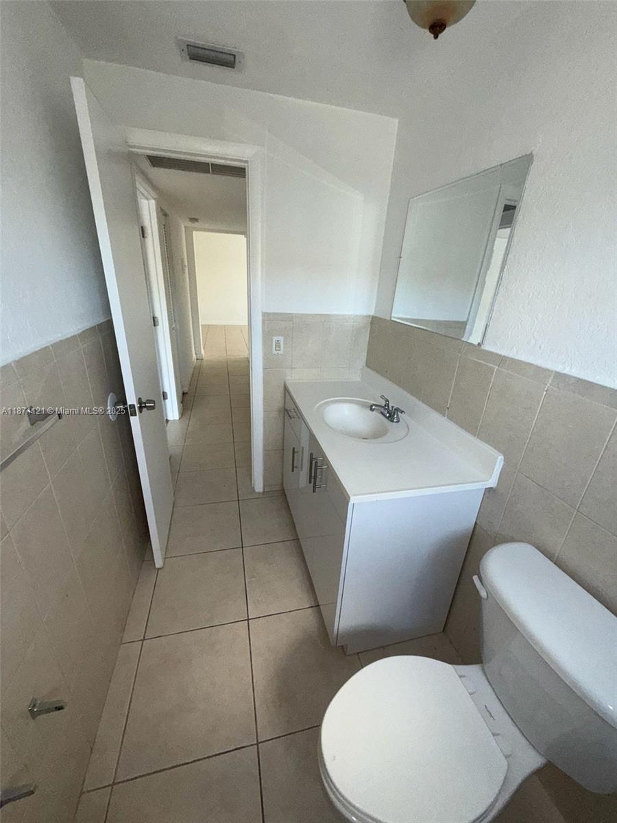 THE WHITE HOUSE CONDO - Residential