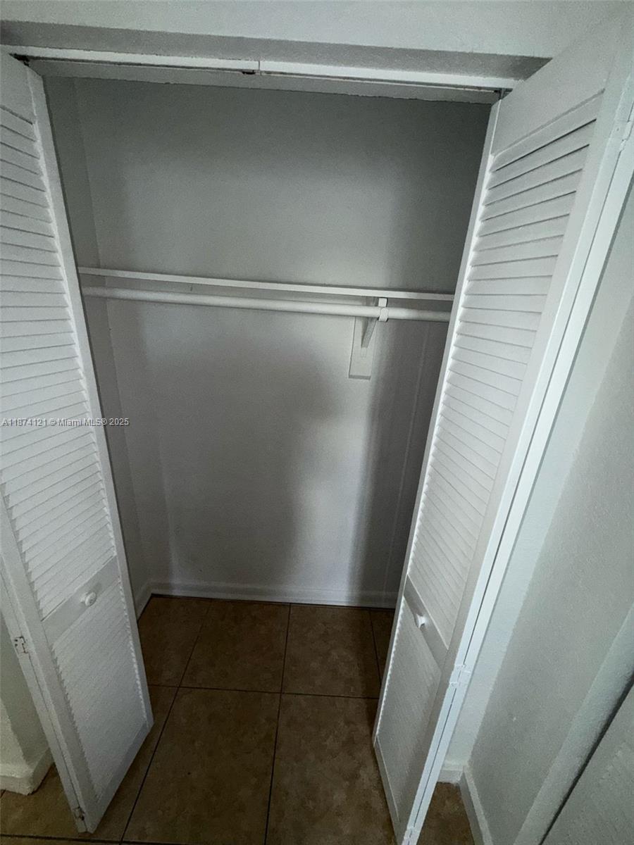 THE WHITE HOUSE CONDO - Residential