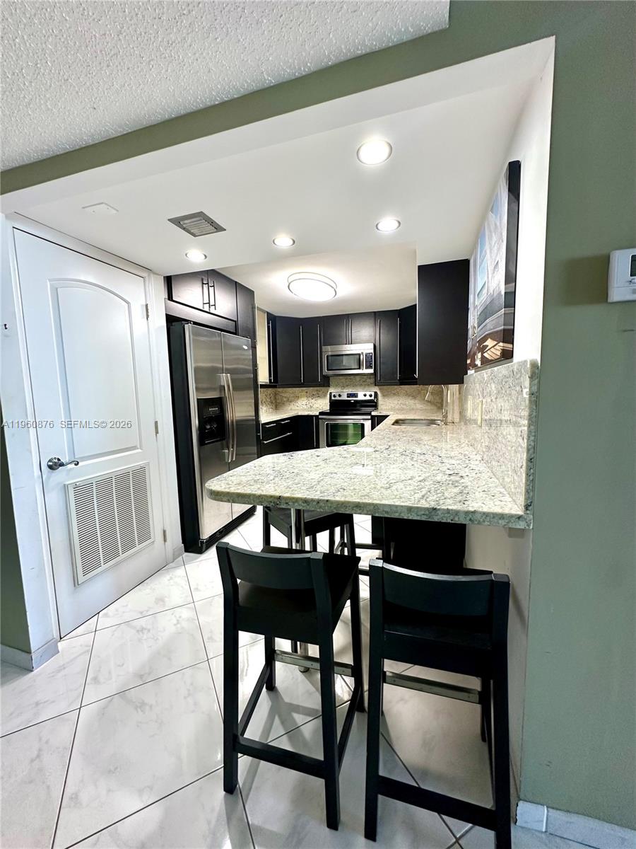 LA MER ESTATES SOUTH COND - Residential