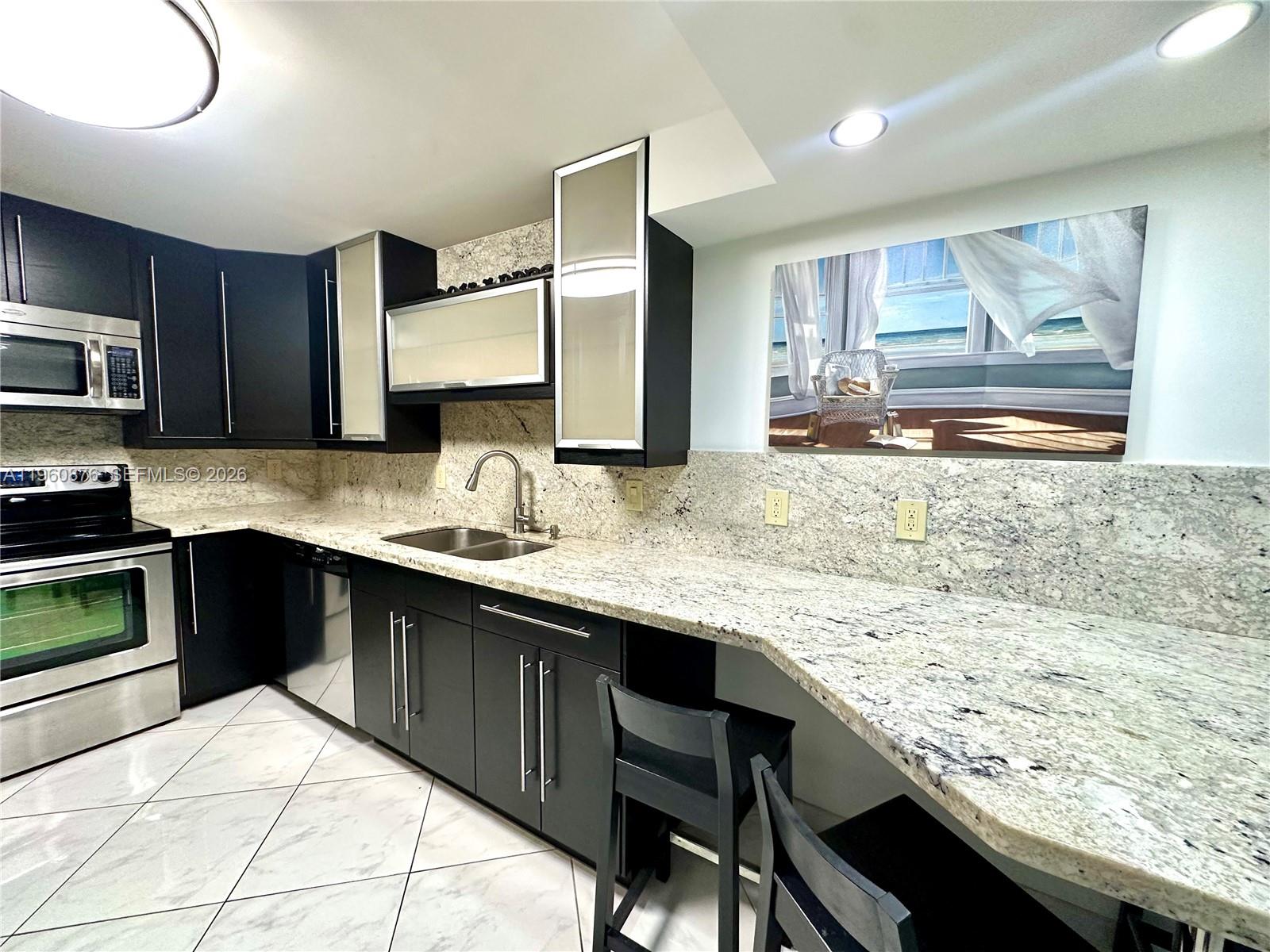 LA MER ESTATES SOUTH COND - Residential