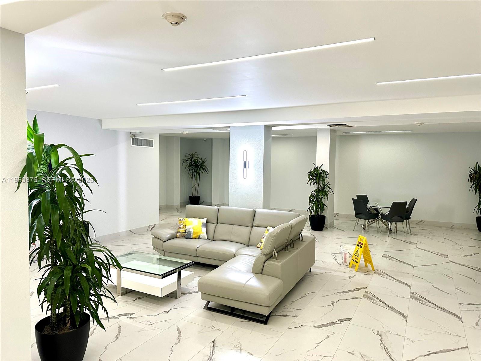 LA MER ESTATES SOUTH COND - Residential