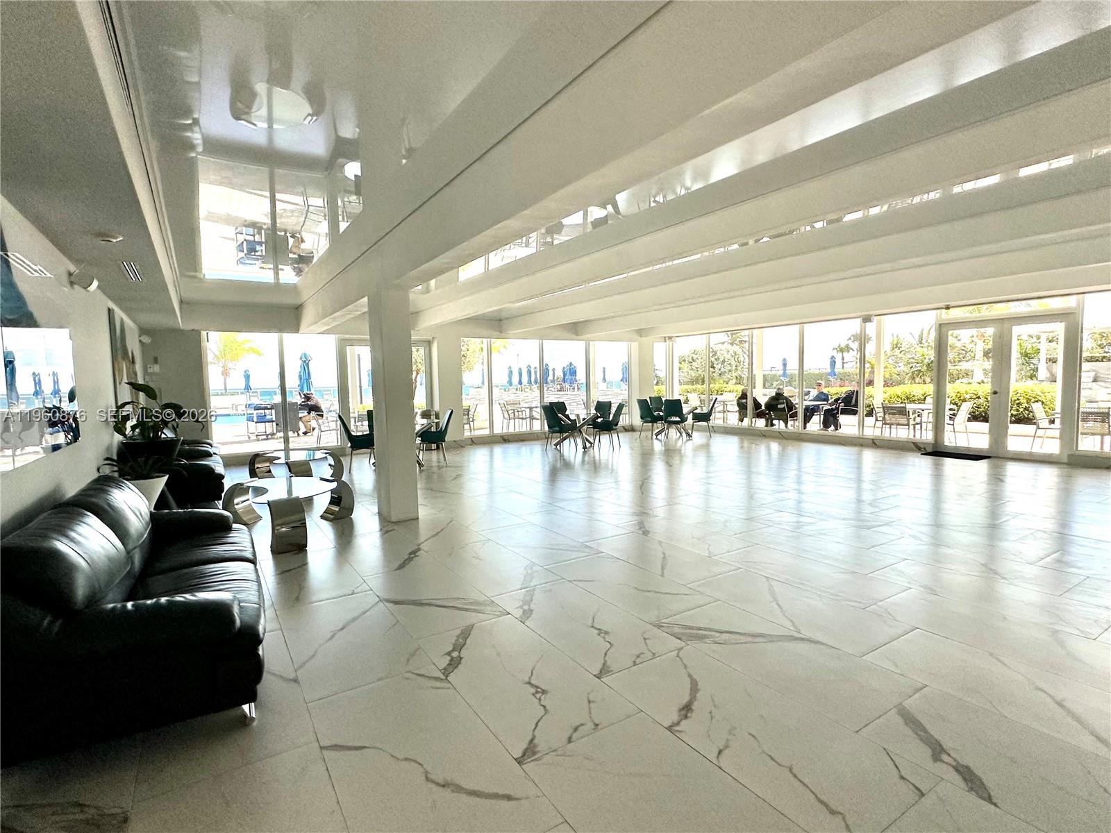 LA MER ESTATES SOUTH COND - Residential