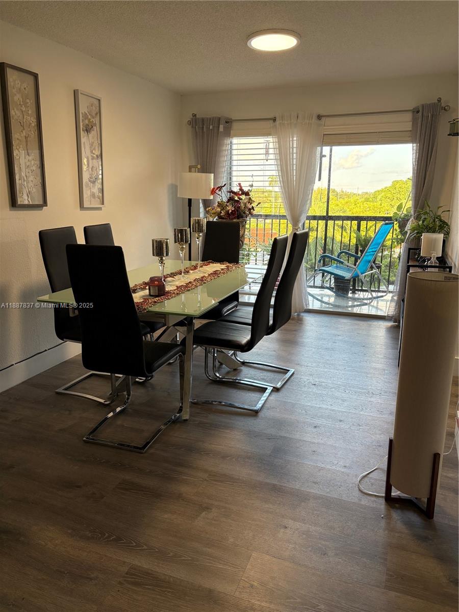 EL JARDIN DE HIALEAH COND - Residential