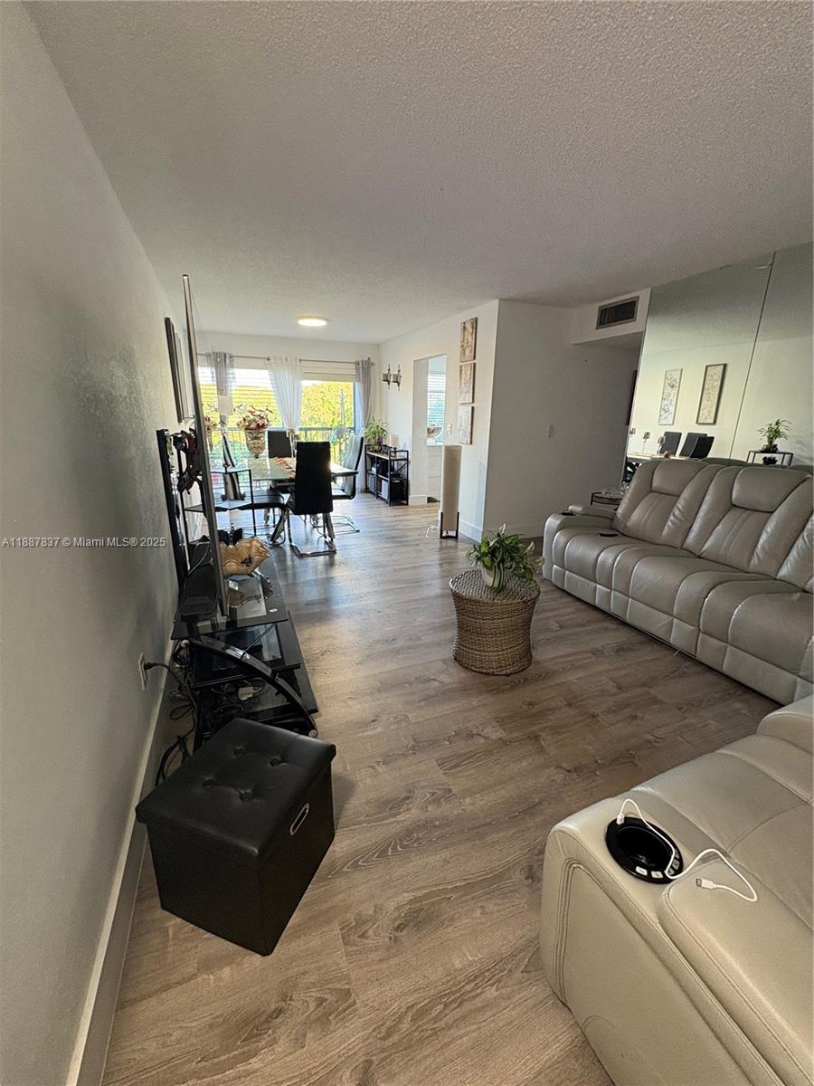 EL JARDIN DE HIALEAH COND - Residential