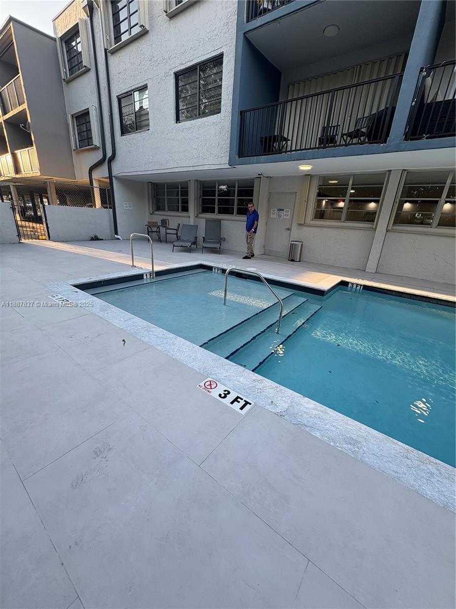 EL JARDIN DE HIALEAH COND - Residential