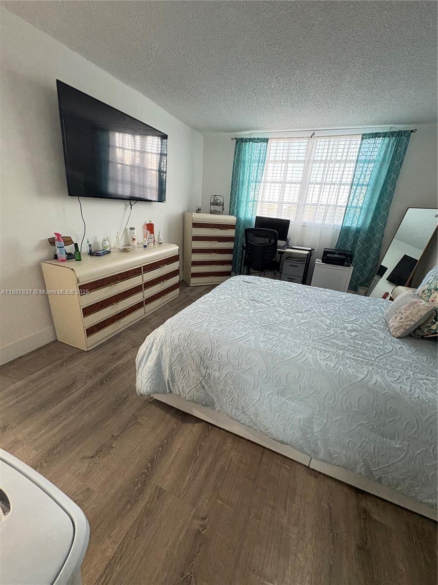 EL JARDIN DE HIALEAH COND - Residential