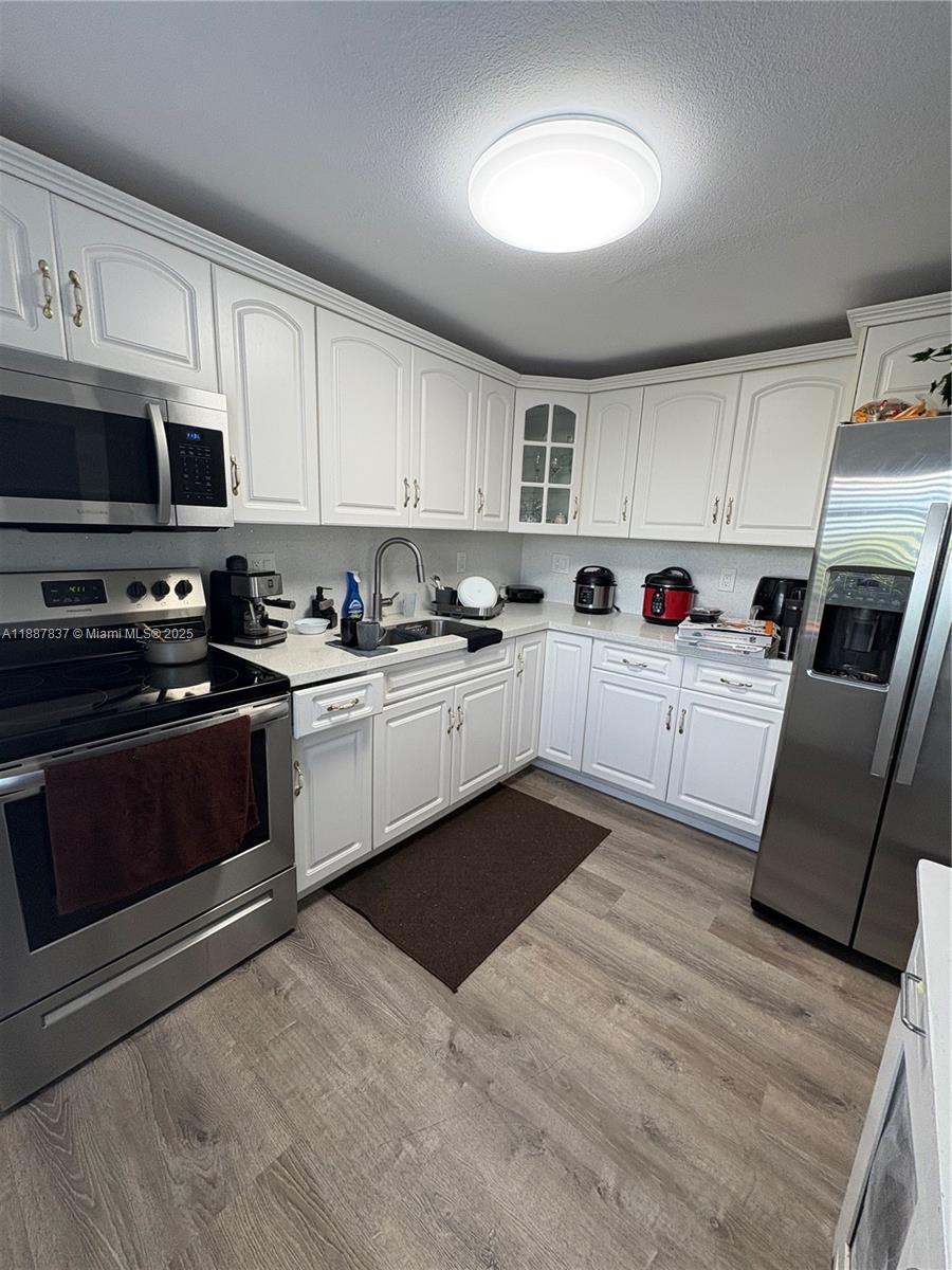 EL JARDIN DE HIALEAH COND - Residential