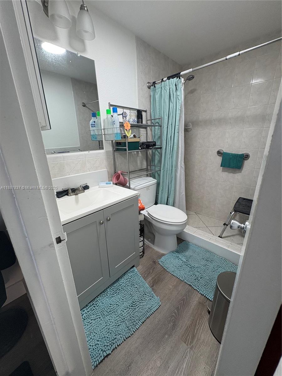 EL JARDIN DE HIALEAH COND - Residential