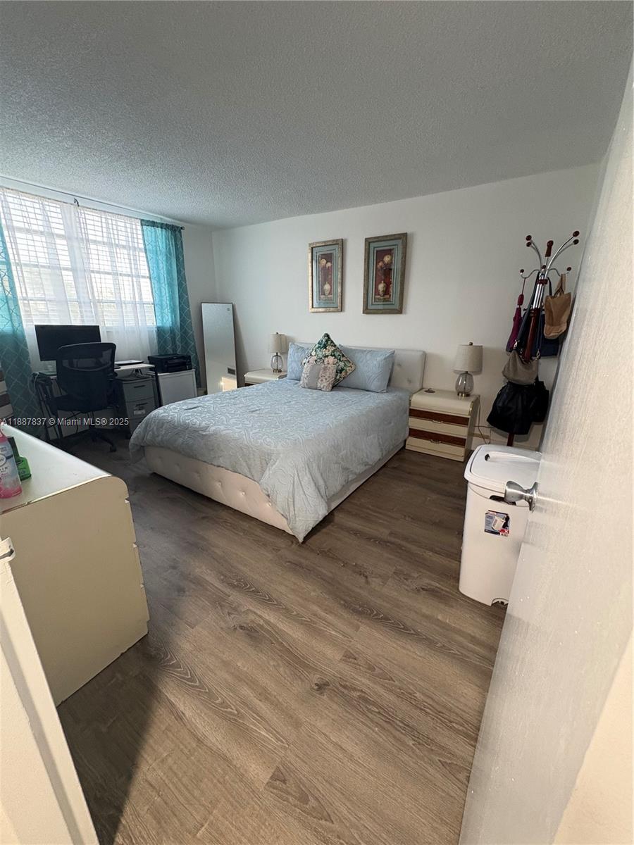 EL JARDIN DE HIALEAH COND - Residential