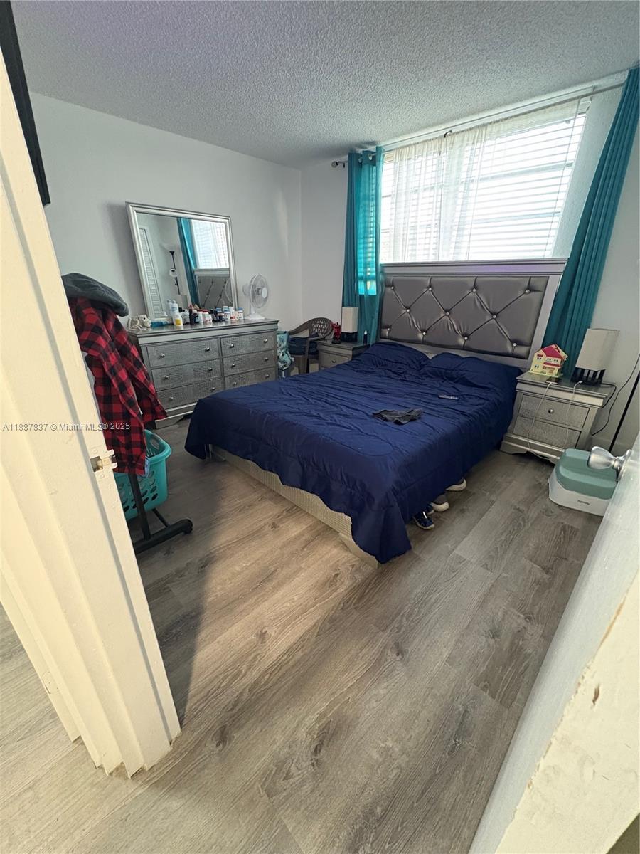 EL JARDIN DE HIALEAH COND - Residential