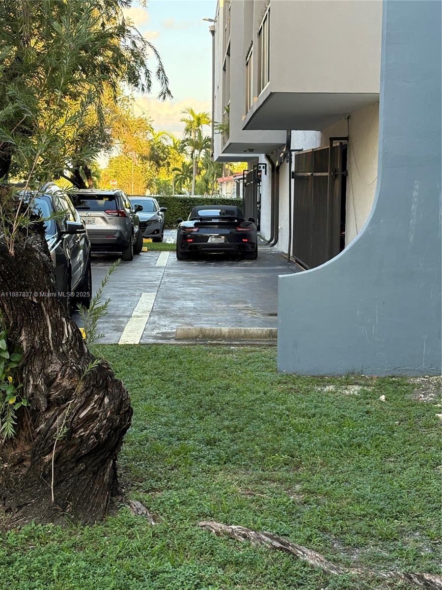 EL JARDIN DE HIALEAH COND - Residential
