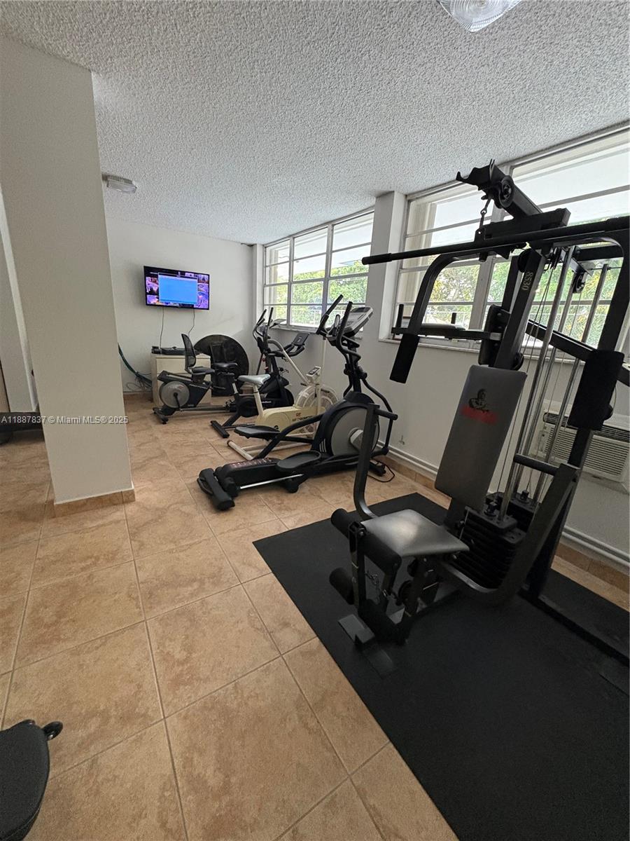 EL JARDIN DE HIALEAH COND - Residential