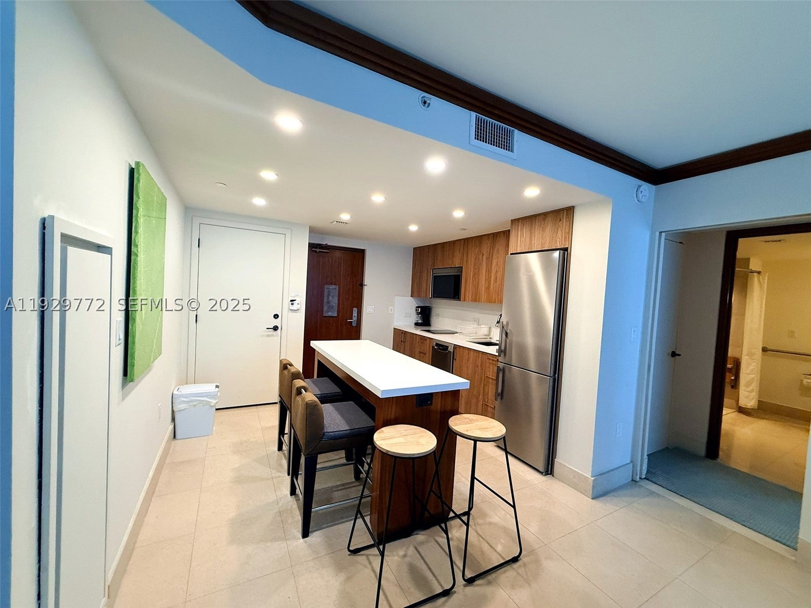 6801 Collins Ave 309