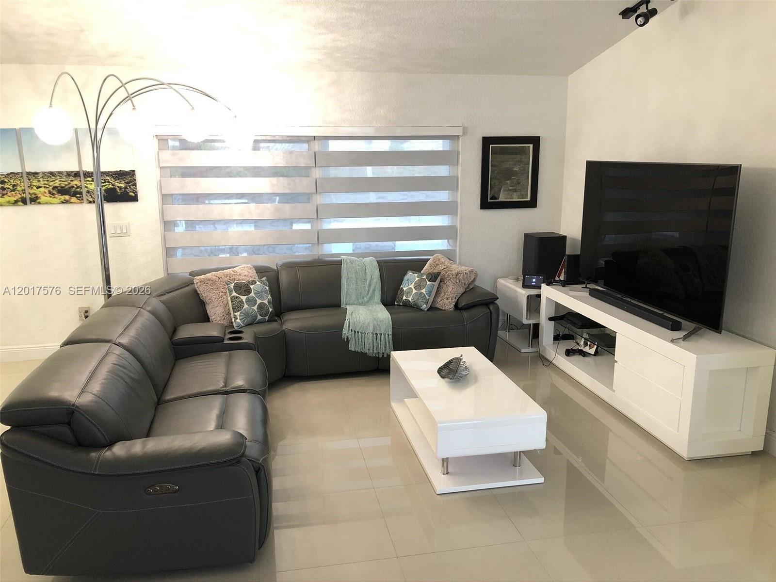 WEITZER SHAUNA MEADOWS SE - Residential