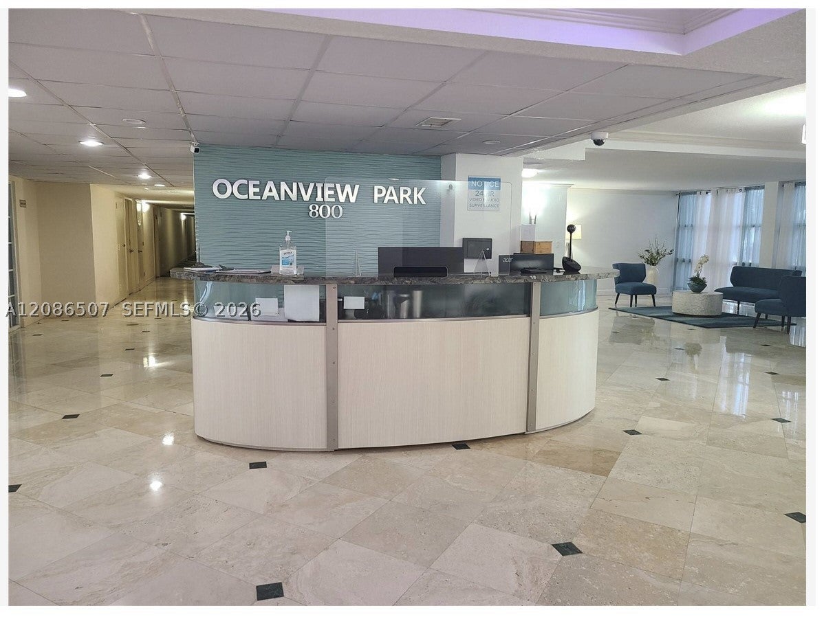 800 Parkview Dr 106