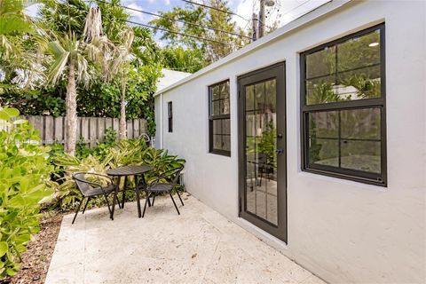 Single Family Residence in West Palm Beach FL 5105 Olive Ave Ave 35.jpg