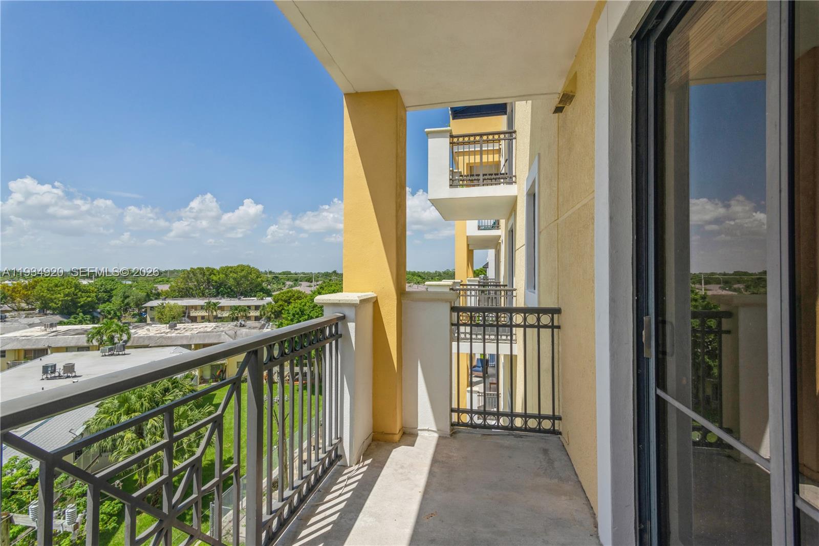 COLONNADE AT DADELAND SW - Residential