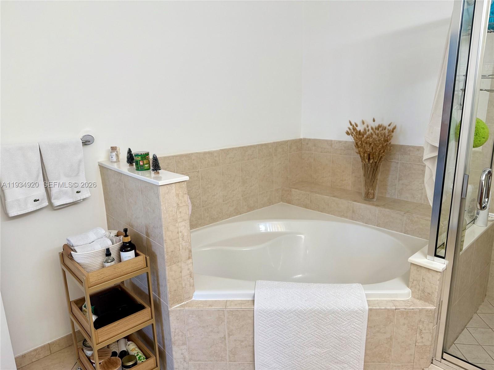 COLONNADE AT DADELAND SW - Residential