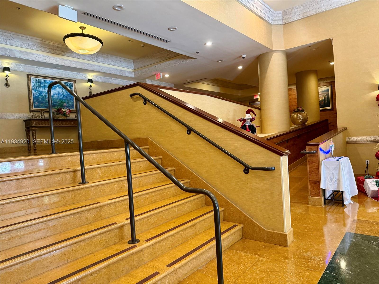 COLONNADE AT DADELAND SW - Residential