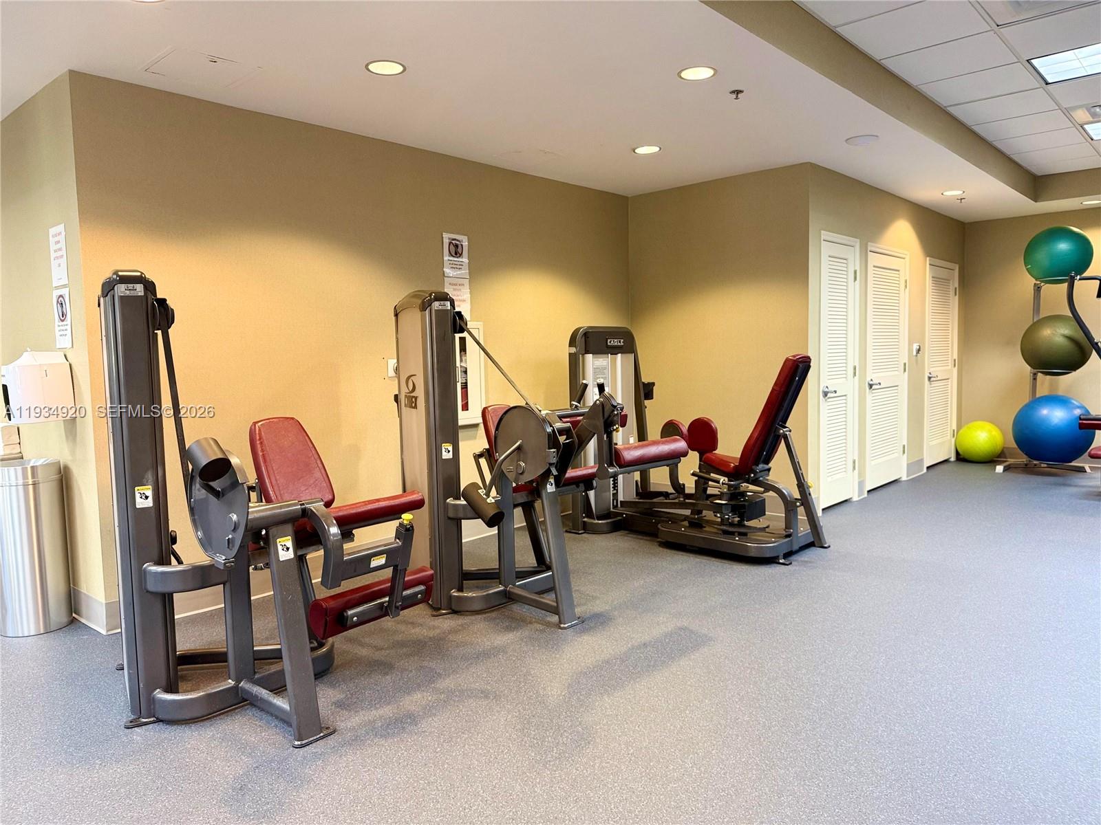 COLONNADE AT DADELAND SW - Residential