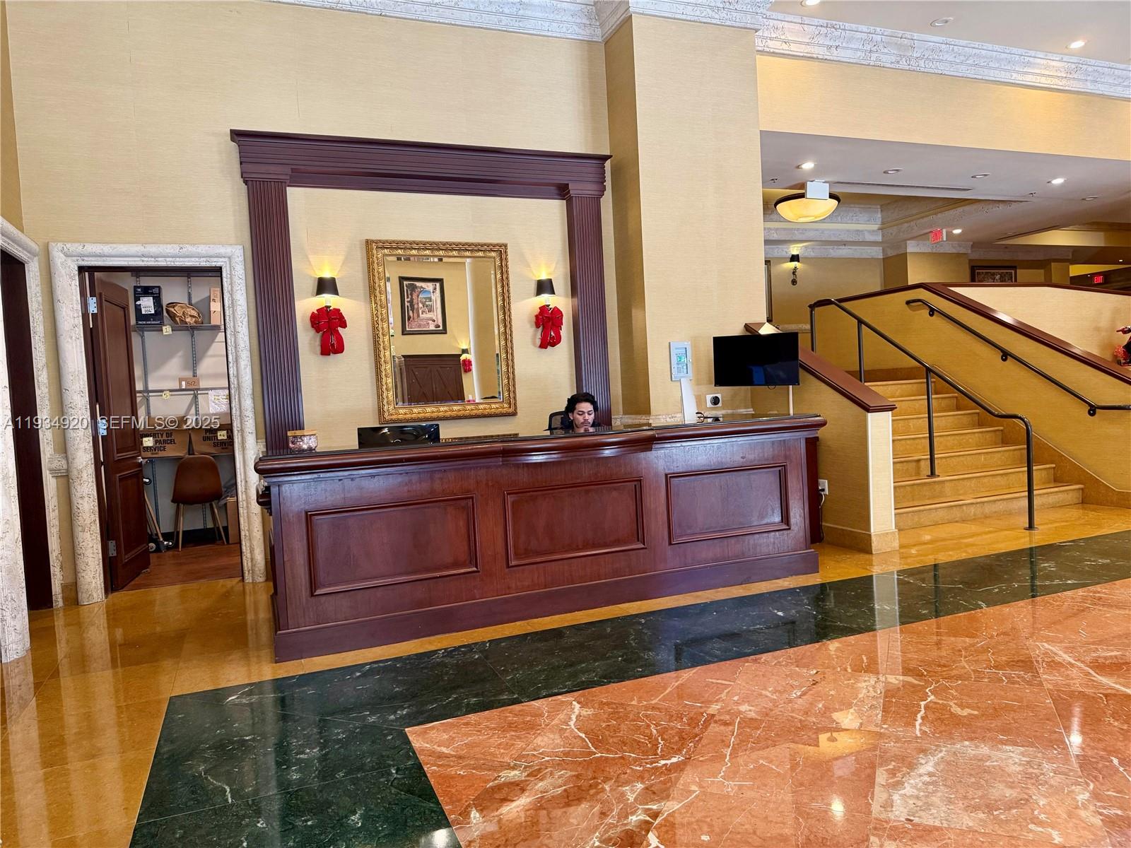 COLONNADE AT DADELAND SW - Residential