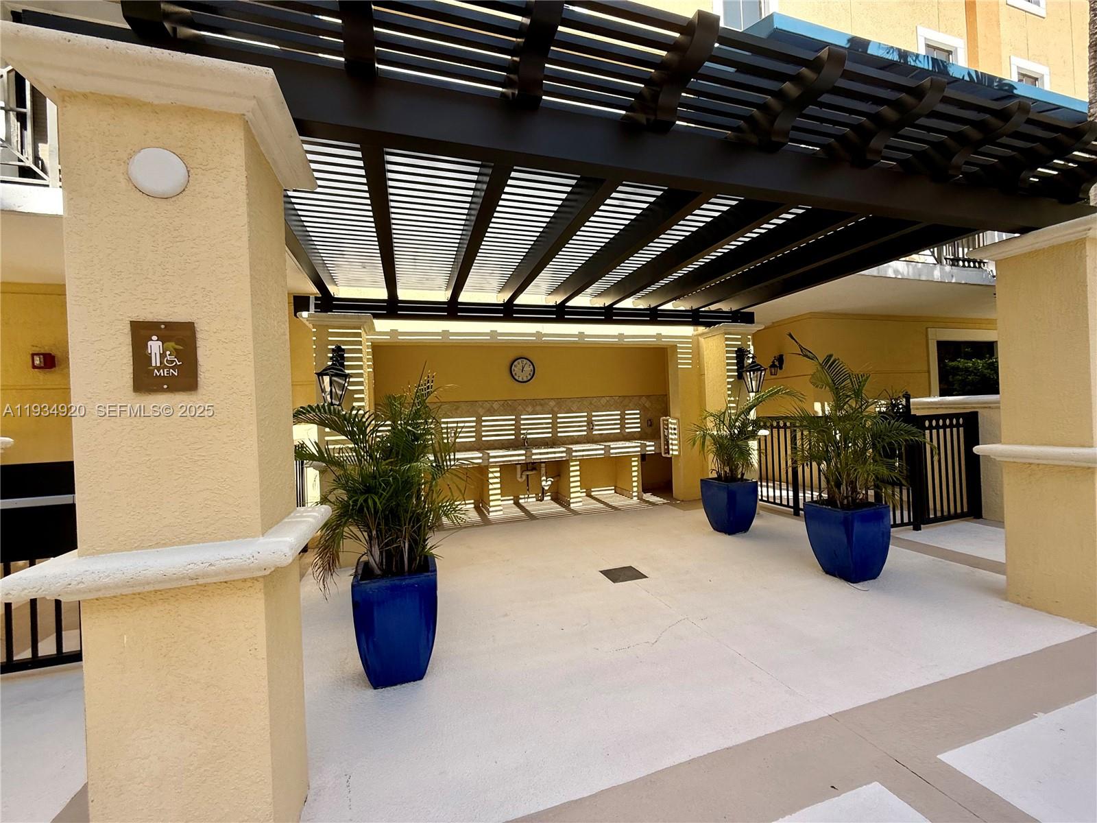 COLONNADE AT DADELAND SW - Residential