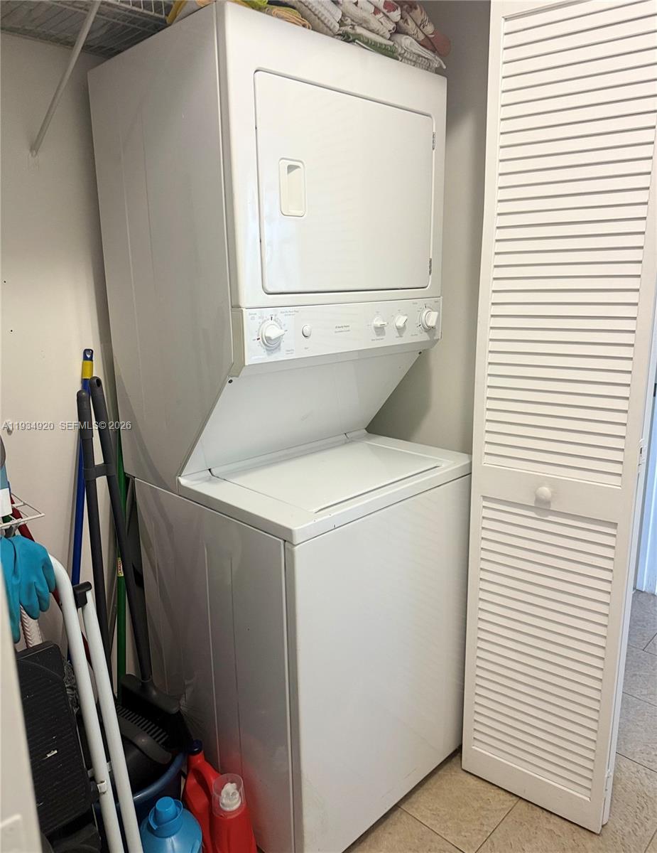 COLONNADE AT DADELAND SW - Residential