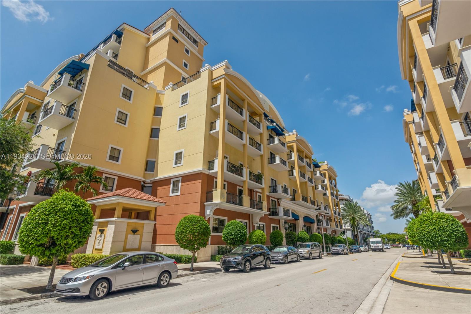 COLONNADE AT DADELAND SW - Residential